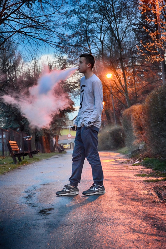 boutique-TAVERNES-min_man_boy_vape_ecigarette_vaping_smoking_ecig_vapor-635340